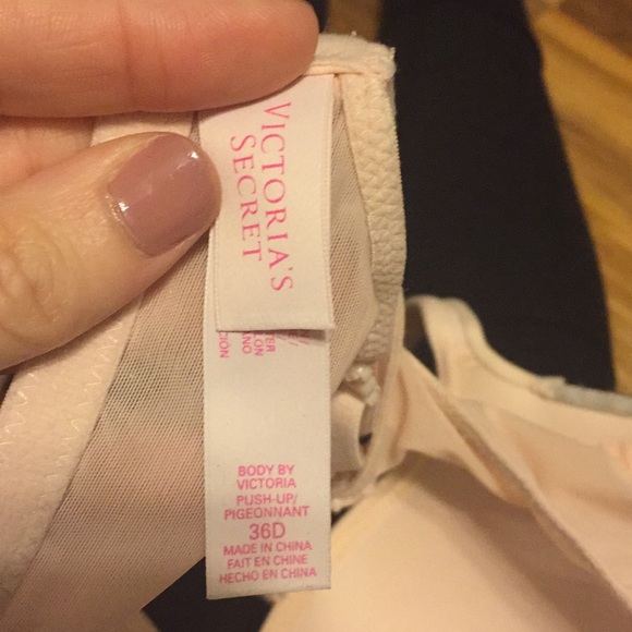 3 Victoria’s Secret bras - Picture 6 of 7
